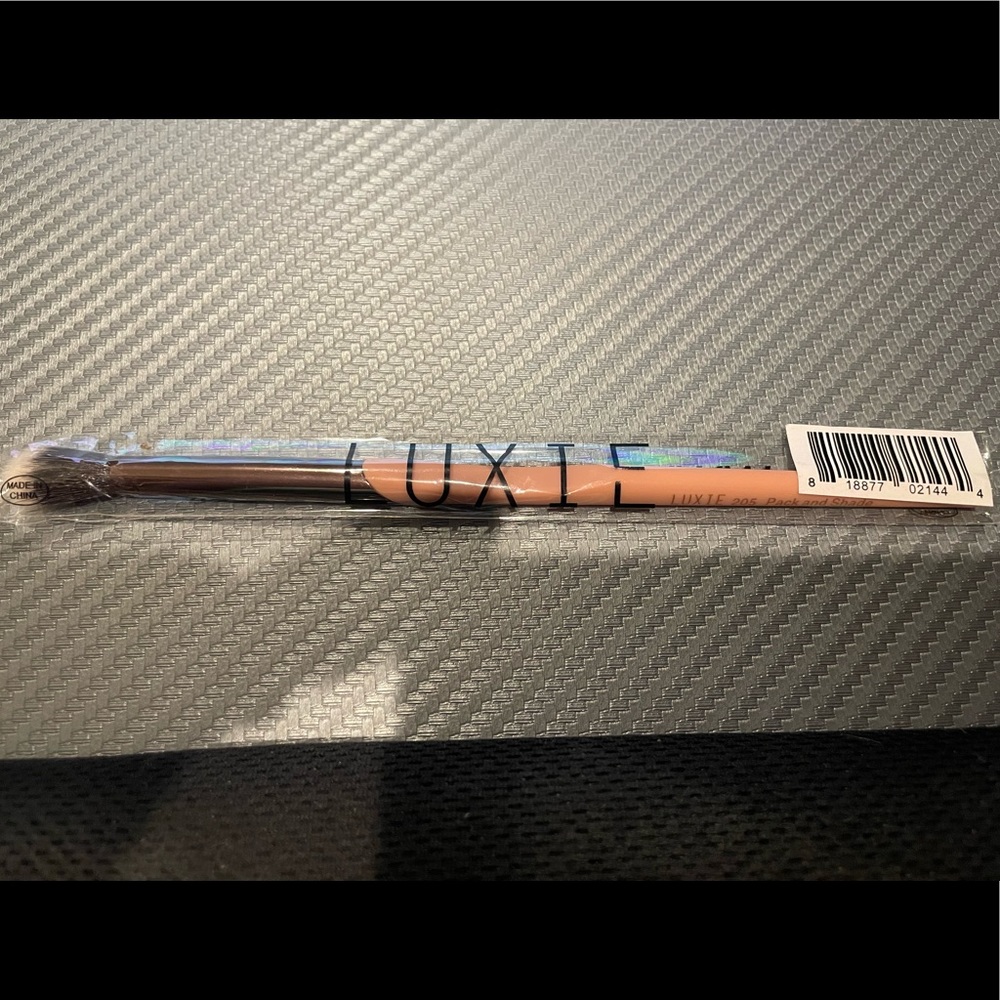 Luxie pack and shade brush. New in package